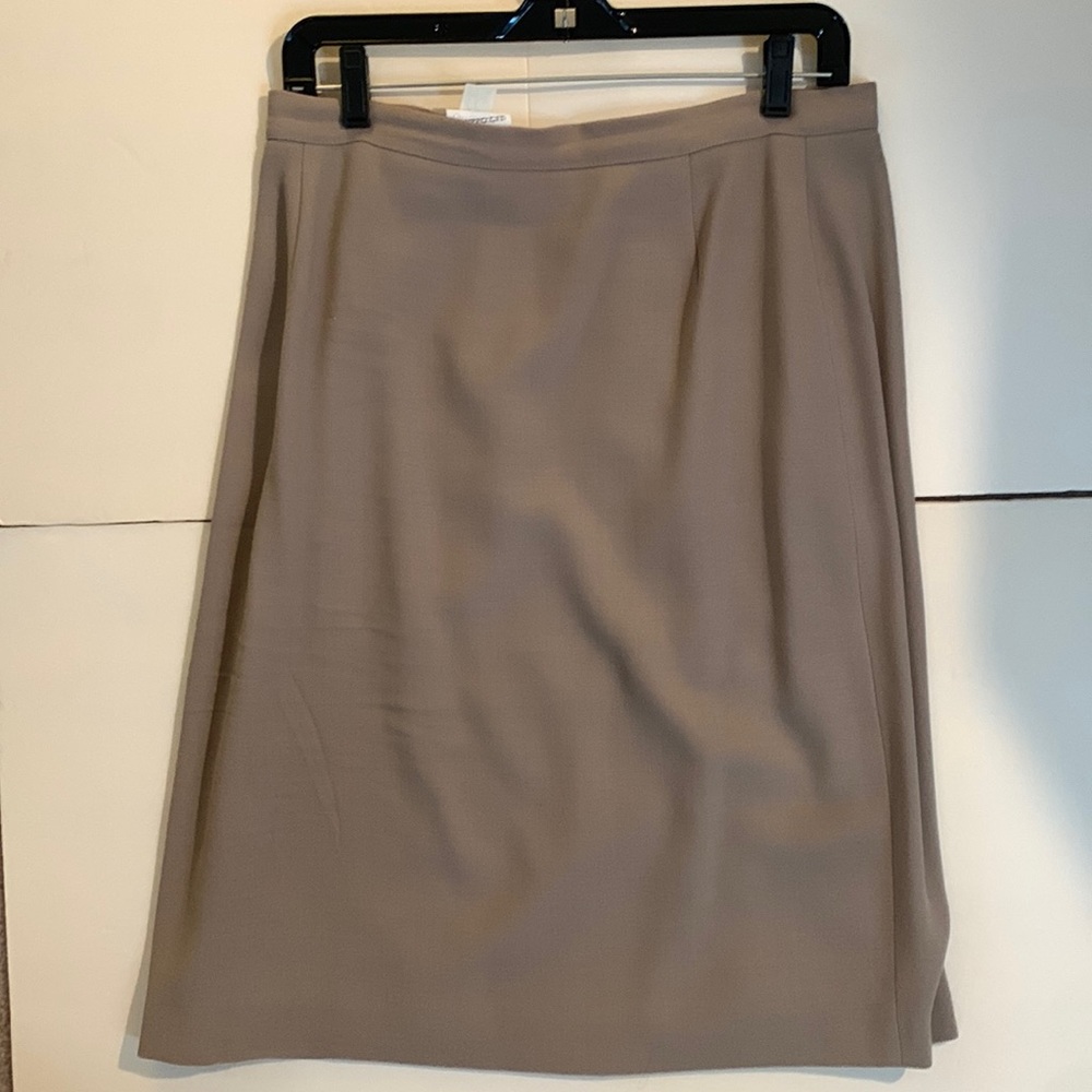Mid length skirt